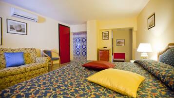 Camera Deluxe, 1 letto matrimoniale | Biancheria da letto di alta qualità, una cassaforte in camera