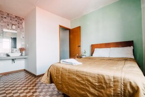 Double Room | Free WiFi, bed sheets