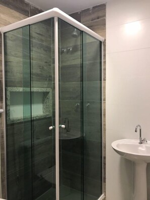 Shower - Aipa Hostel (Cabo Frio)