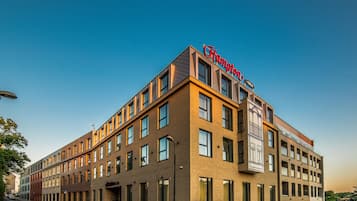 Vista frontal de la propiedad