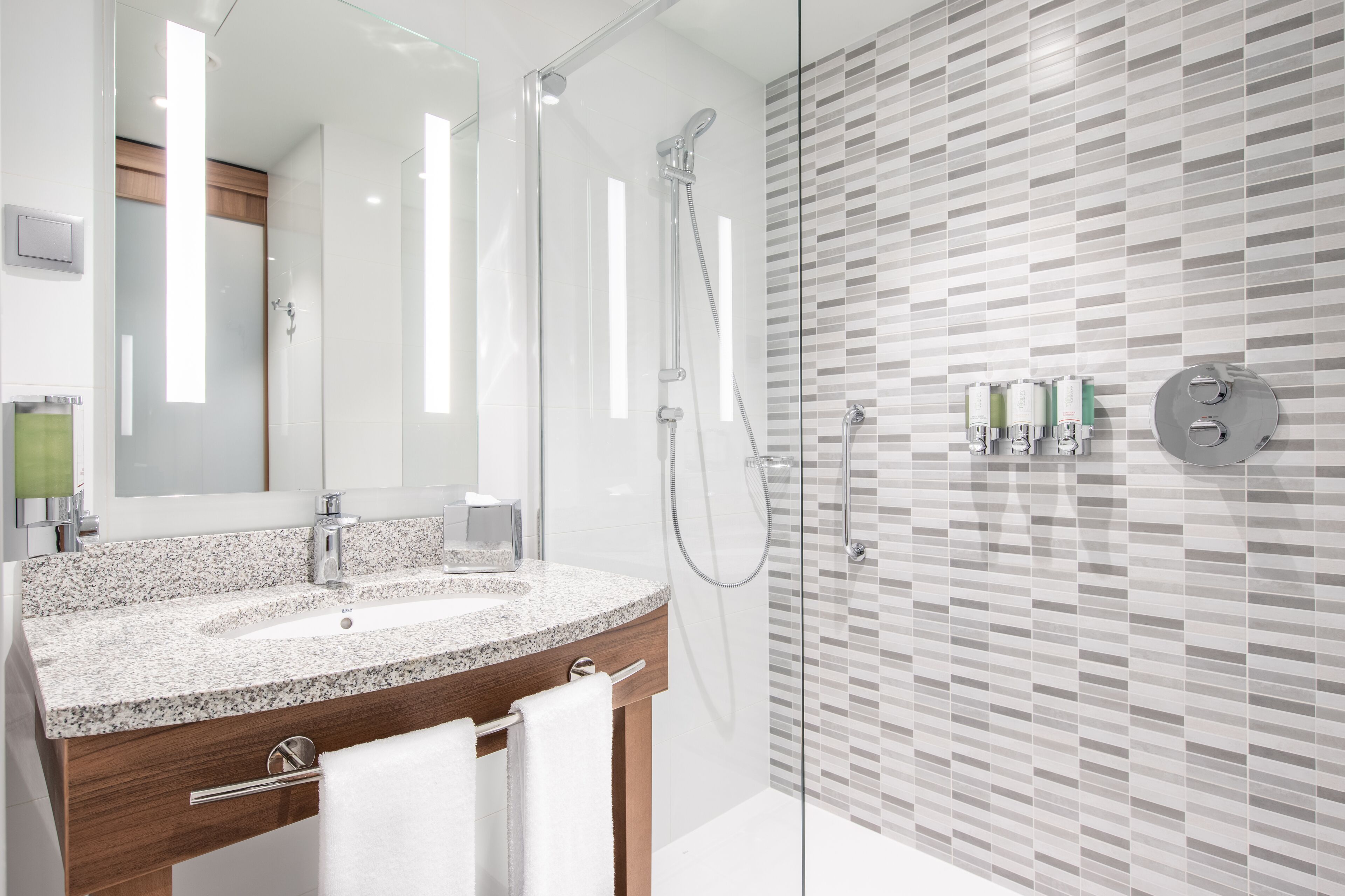 room, 1 queen bed | bathroom | shower, free toiletries, hair dryer, towels