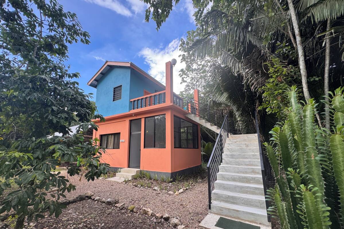 Papaya Jungle House - Queen Bed, Tree Top Terrace | Laptop workspace, WiFi (free), bed sheets