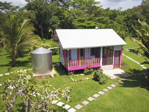 Aqua Cabana - Private Jungle Cabana, Ensuite Bathroom, & Hammocks | Laptop workspace, free WiFi, bed sheets - Lower Dover Jungle Lodge & Maya Ruins - Hostel (Unitedville)