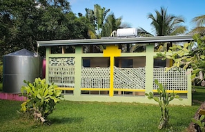 2 shared dormitories, with 6 or 8 beds | Badezimmer