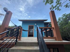 Papaya Jungle House - Queen Bed, Tree Top Terrace | Terrace/patio