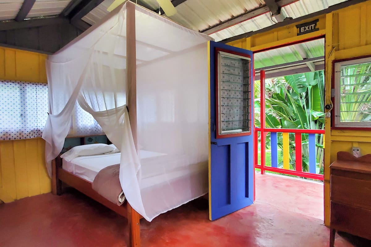 Coco Cabana (ensuite toilet, balcony) | Laptopgeeigneter Arbeitsplatz, kostenloses WLAN, Bettwäsche