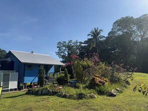 Moonflower - Friends & Family Cabana - Queen Bed, Bunk Beds, Single Bed, Ensuite Bathroom | Terrace/patio