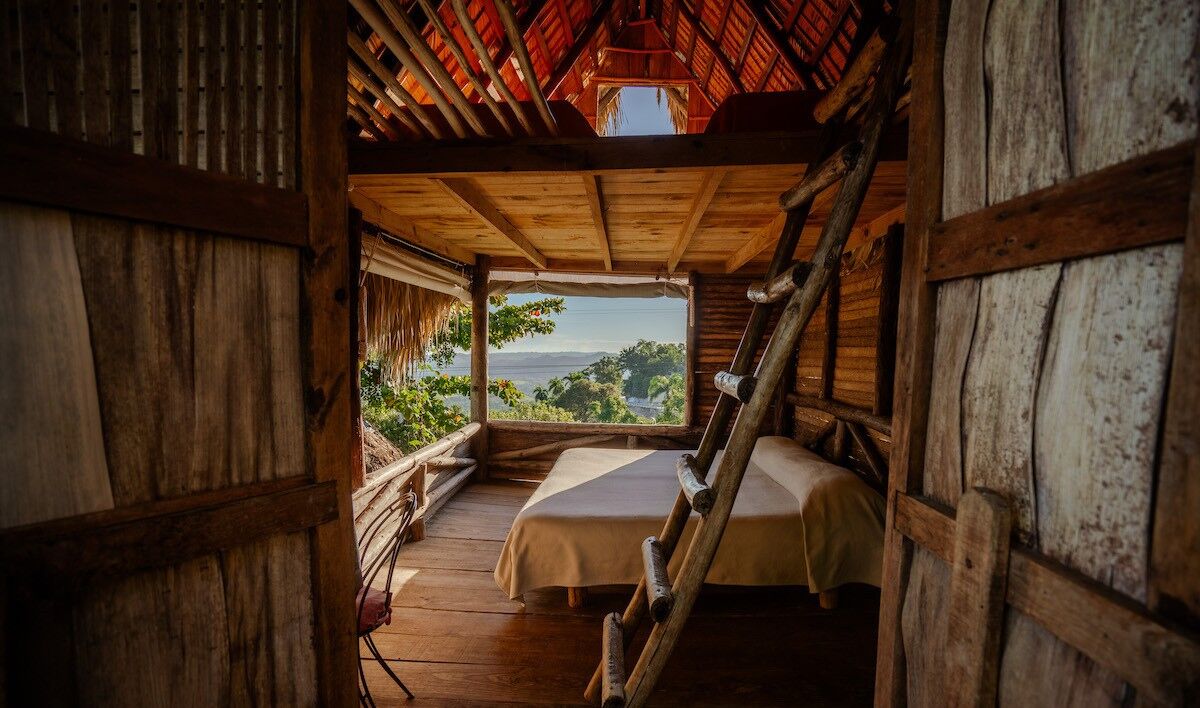 The Palapas - think romance, think "Glamorous Camping" | 客房内保险箱、办公桌、床单