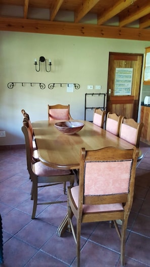 Bye Gums Cottage  | In-room dining
