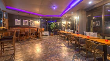 Spécialités Cuisine locale et internationale