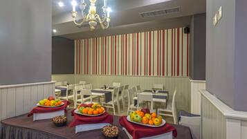 Free buffet breakfast