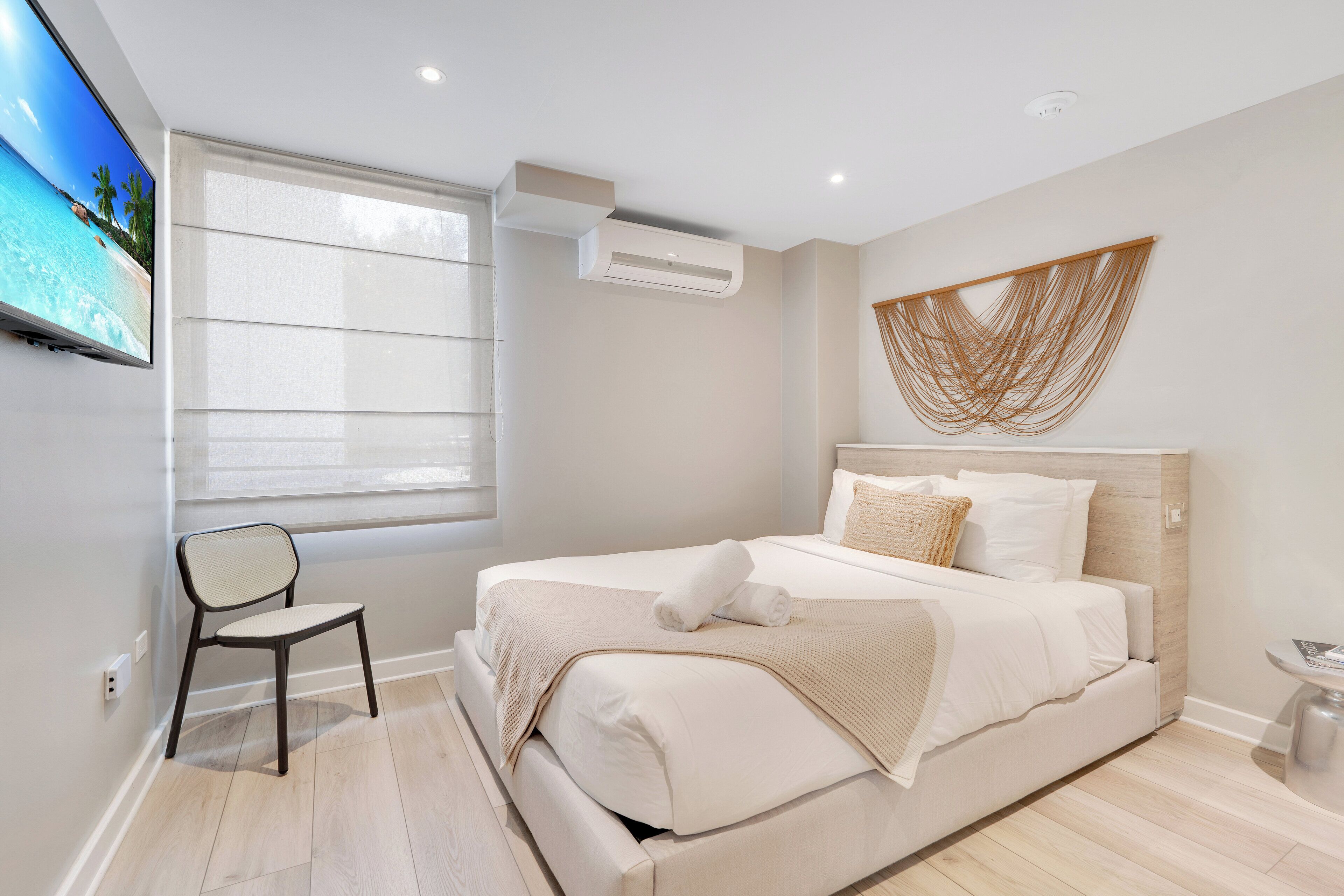 Standard Room, 1 Queen Bed | Premium bedding, desk, soundproofing, iron/ironing board