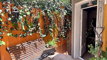 ํ
๋ผ์ค/ํํฐ์ค