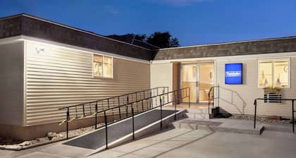 Travelodge by Wyndham Edgemont