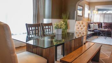 House | In-room dining