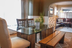 Maison | Repas dans la chambre