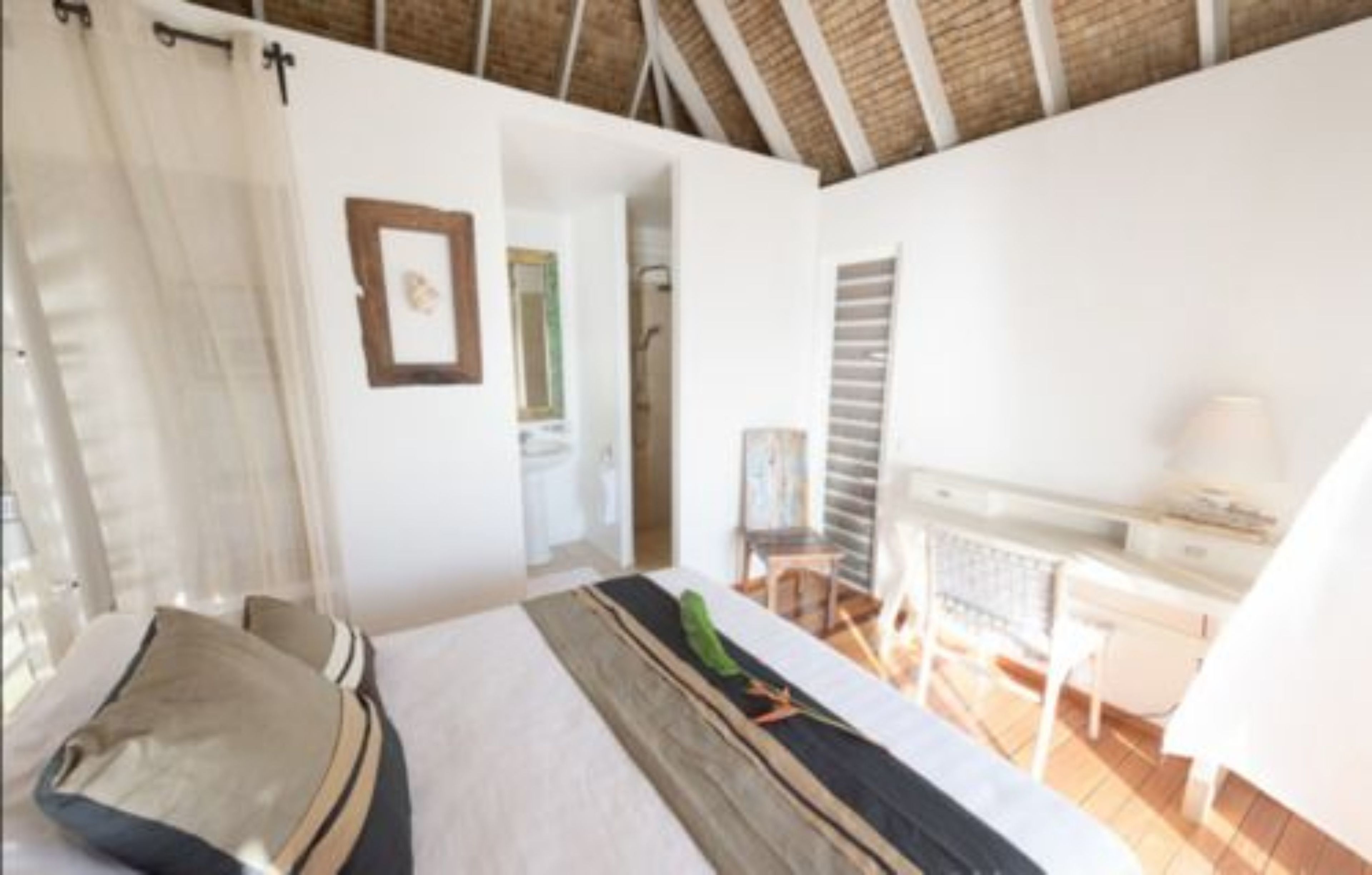 bungalow honeymoon | in-room safe, iron/ironing board, free wifi, bed sheets