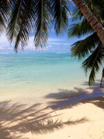 Private beach, white sand, sun-loungers, beach towels