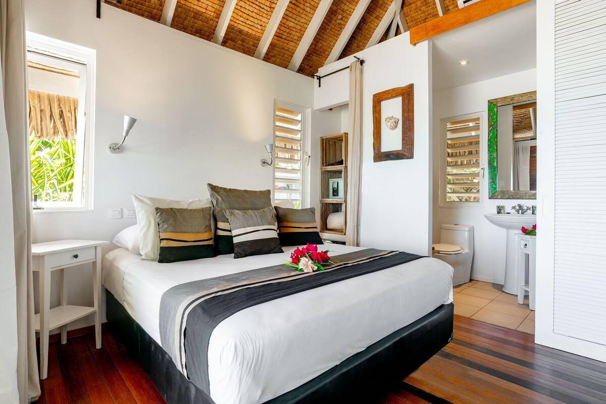 beach bungalow | in-room safe, iron/ironing board, free wifi, bed sheets