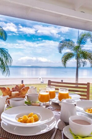 Daily full breakfast for a fee - Moorea Beach Lodge (Moorea-Maiao)
