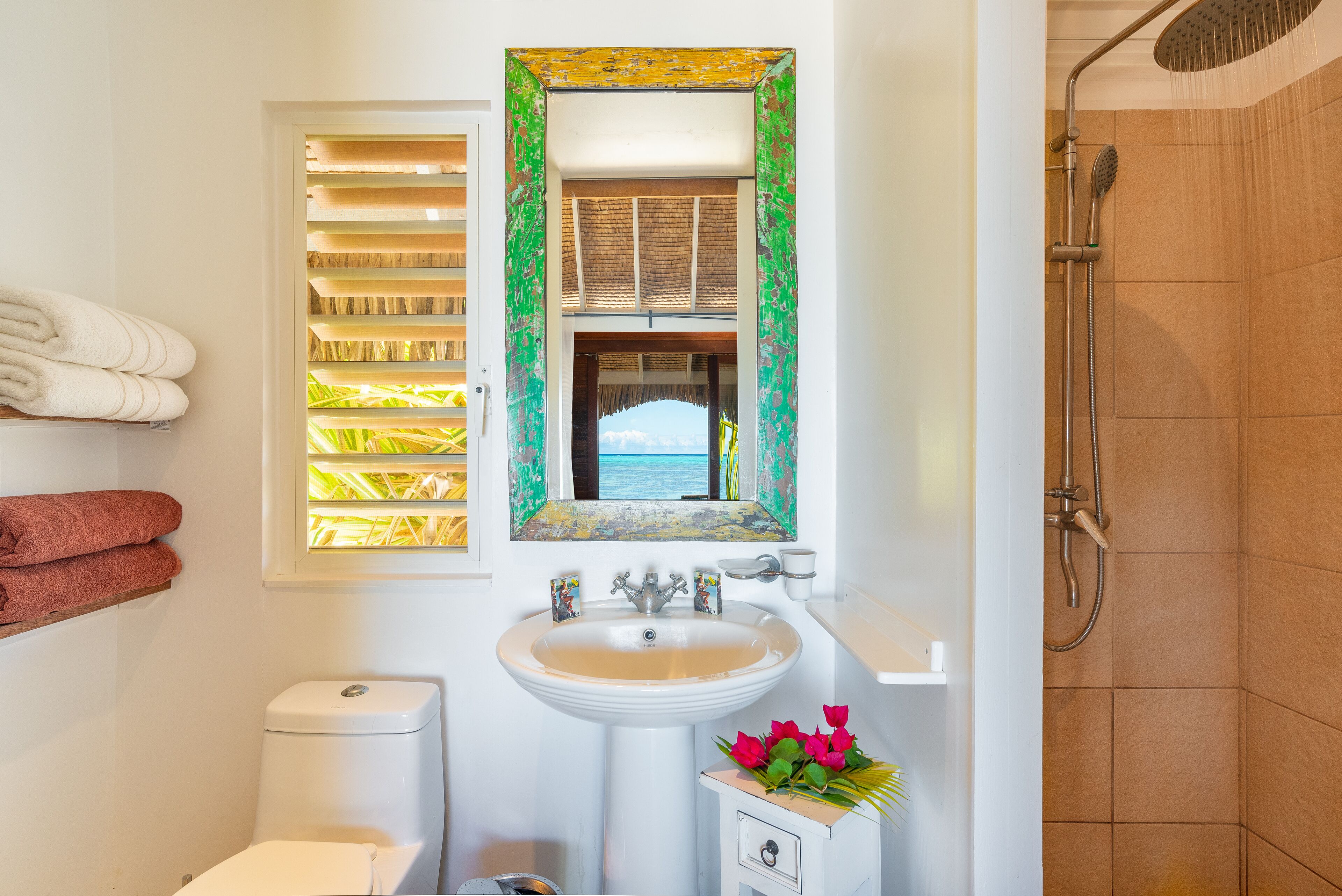 bungalow honeymoon | bathroom | shower, hair dryer, towels