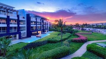 Vista frontal de la propiedad