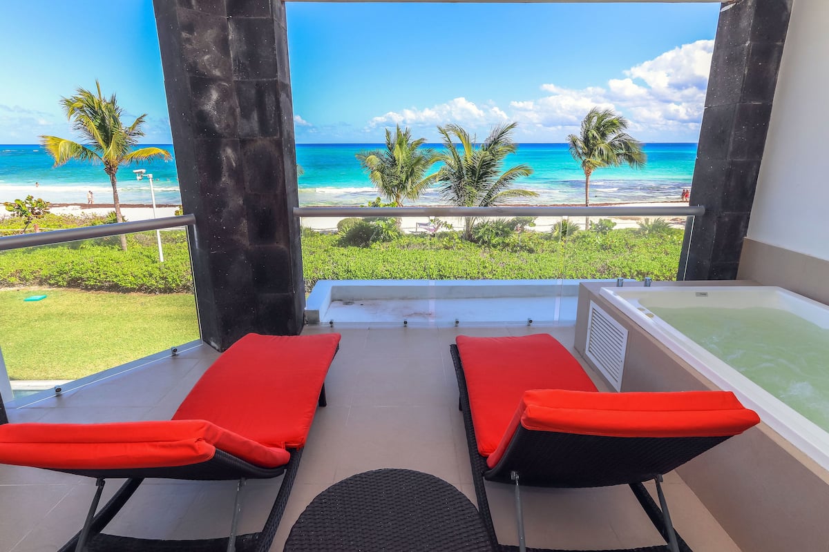 Condo de lujo, 3 habitaciones, vista al océano, frente al mar | Terraza o patio