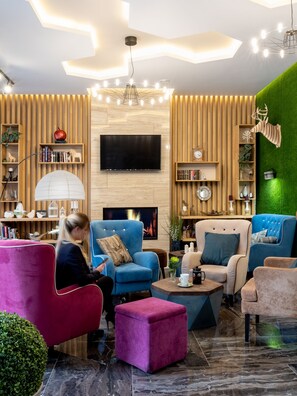 Área de estar no saguão