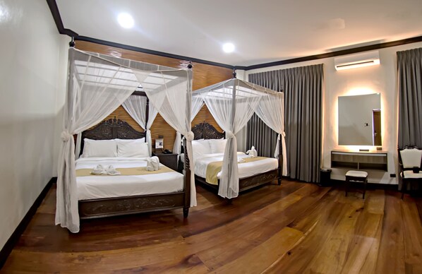 Ancestral Suite | In-room safe, desk, free WiFi, bed sheets - Vigan Plaza Hotel (Vigan)