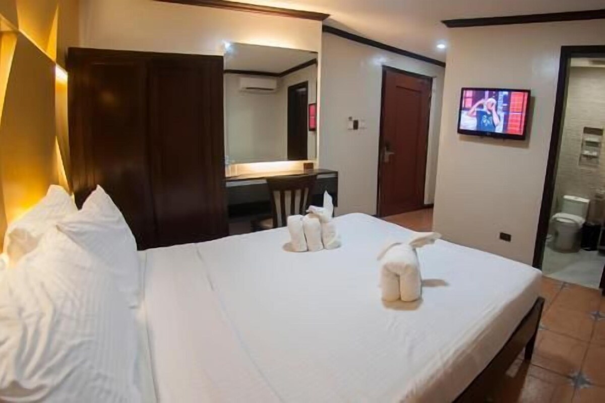Caja fuerte, escritorio, wifi gratis y ropa de cama