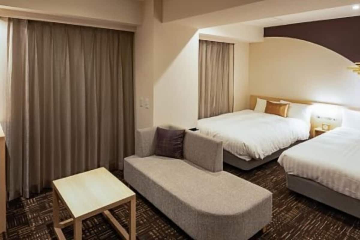 Minibar, safe på rommet, blendingsgardiner og strykejern/-brett