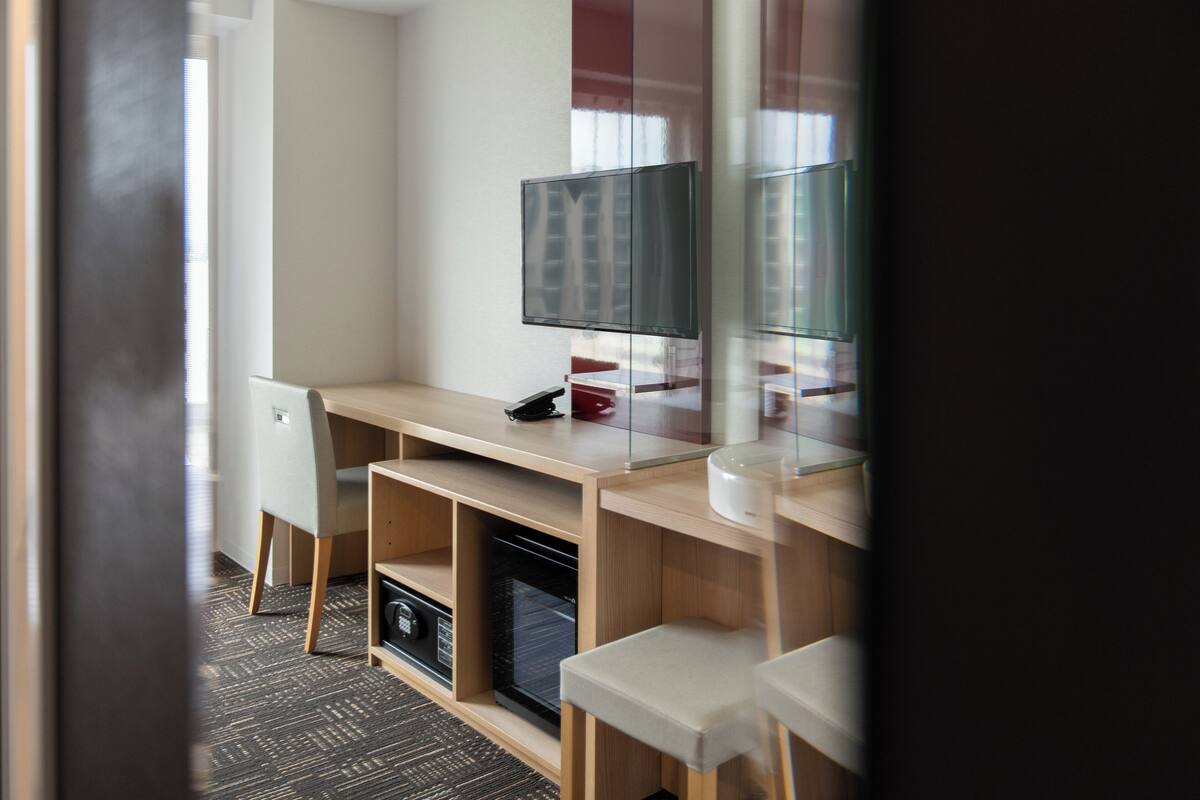 minibar, in-room safe, blackout curtains, iron/ironing board