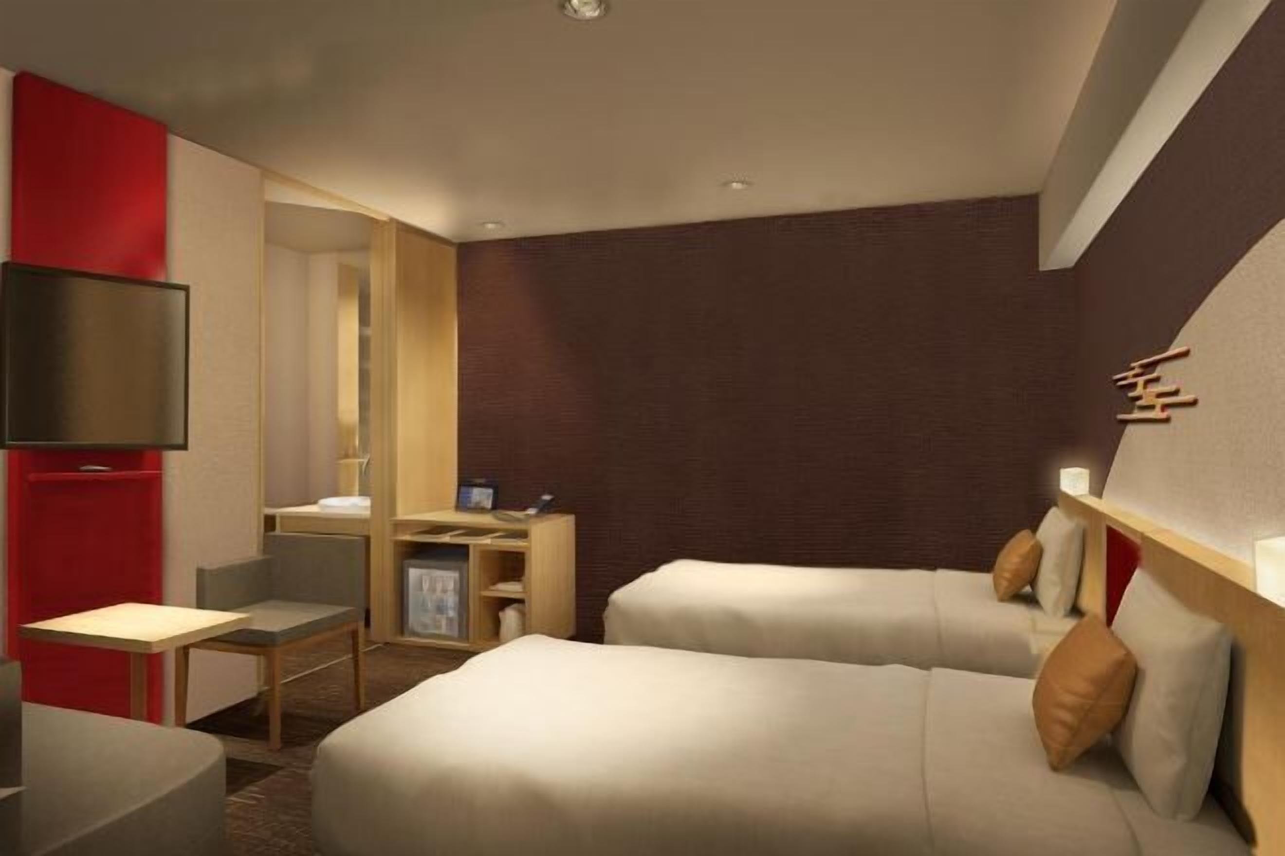 Minibar, safe på rommet, blendingsgardiner og strykejern/-brett