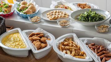 Daily buffet breakfast (JPY 1800 per person)