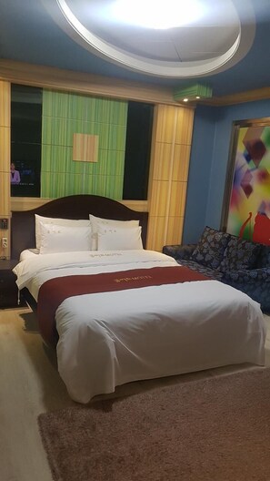 Premium bedding, desk, laptop workspace, free WiFi - Cupid Motel (Jeonju)