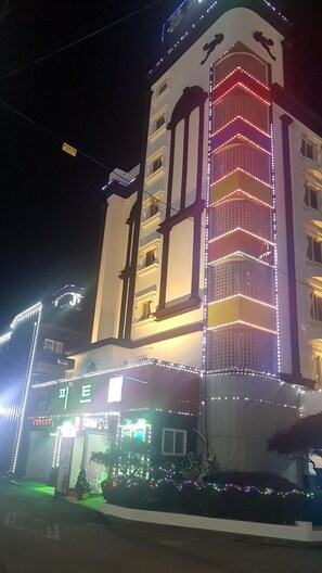 Front of property - evening/night - Cupid Motel (Jeonju)
