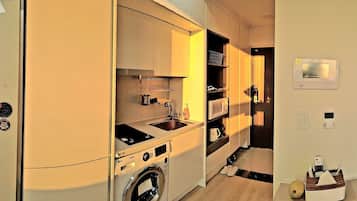 Room (Circle House- World Cup Stadium Room) | Private kitchen | Fridge, microwave, coffee/tea maker