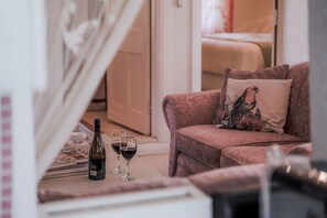 Cottage, 2 Bedrooms, Vineyard View | Living area | Flat-screen TV, Netflix, DVD player - Jasmine's Cottage (Lyndoch)