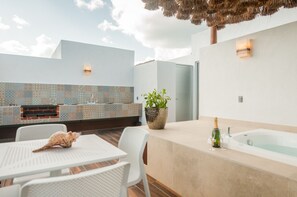 IK Grand Villa Experiencias | Terrace/patio