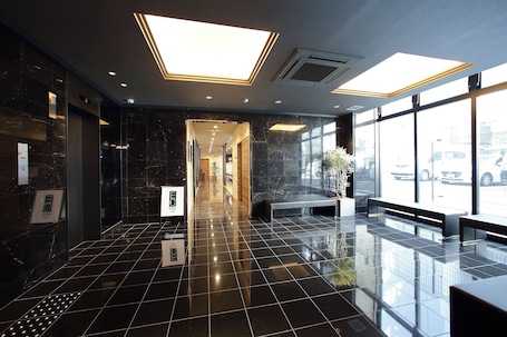 Lobby. Hotel Oriental Express Osaka Shinsaibashi