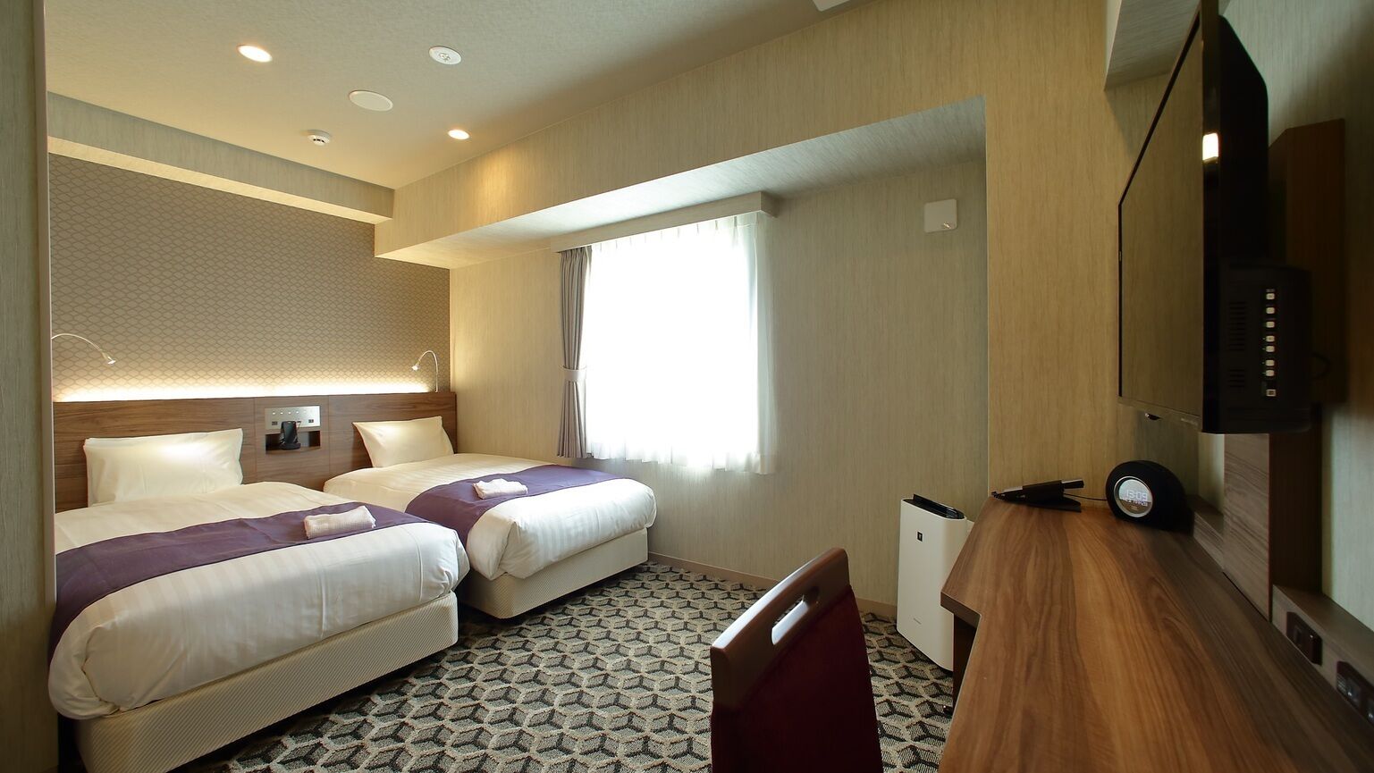 ตู้นิรภัยในห้องพัก, โต๊ะทำงาน, ผ้าม่านกันแสง, Wi-Fi ฟรี