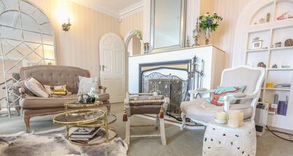 Spacious and Luxury Townhouse