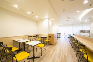 Bữa sáng kiểu Âu hàng ngày (500 JPY/mỗi người)