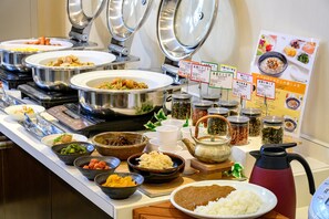 A buffet with various dishes and condiments. - Hotel S-Plus Hiroshima Peace Park (Hiroshima)