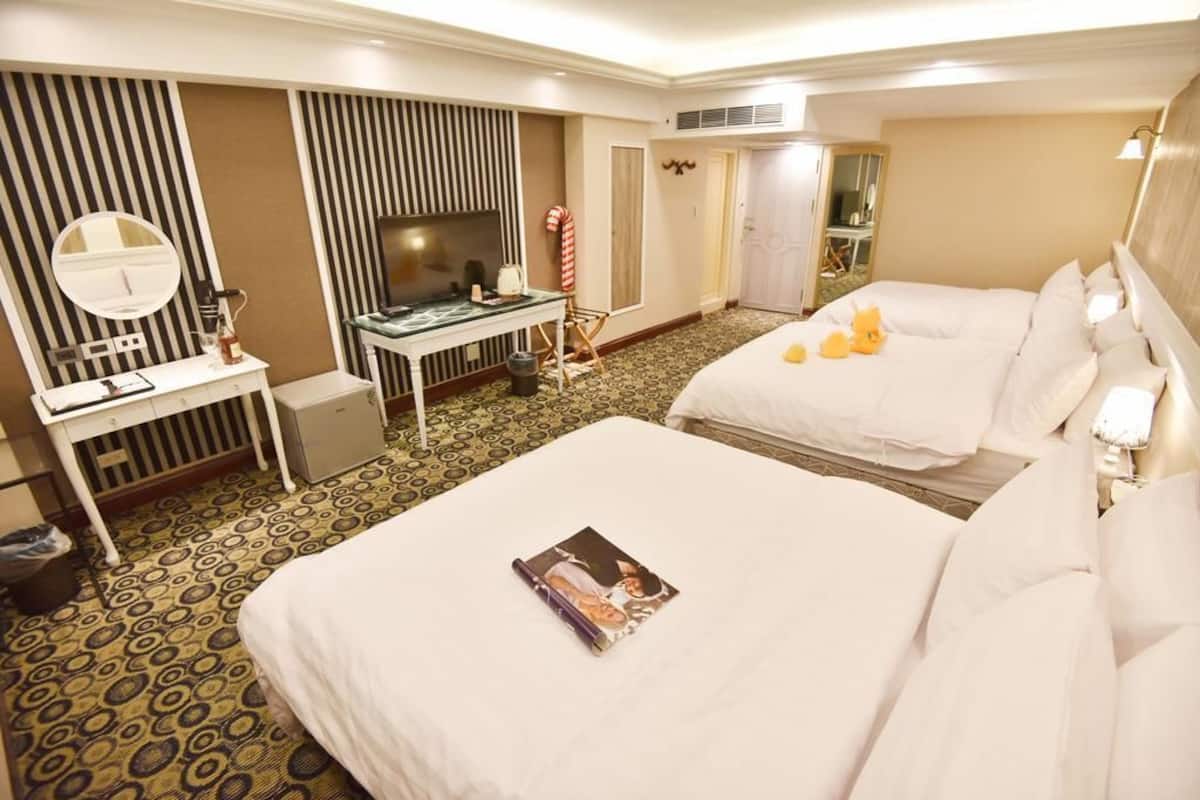 Familiekamer, 1 slaapkamer, en-suite badkamer | Een bureau, extra bedden, gratis wifi