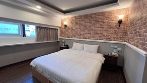 Habitació doble Deluxe | Escriptori, llits addicionals i wifi gratuïta 