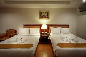 In-room safe, desk, blackout drapes, free WiFi - Nana Hiso Hotel (Bangkok)