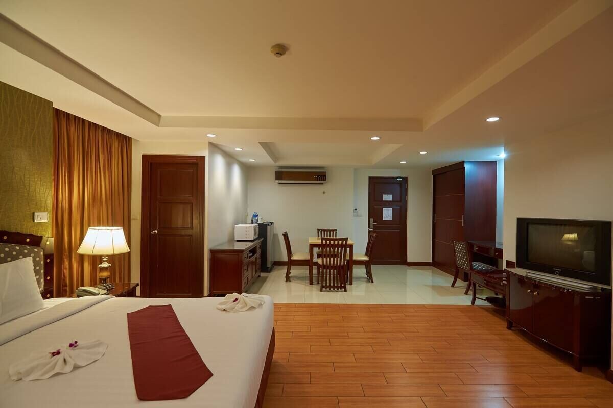 In-room safe, desk, blackout curtains, free WiFi