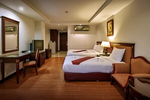 Superior Twin Room | 客房内保险箱、办公桌、遮光窗帘、免费 WiFi