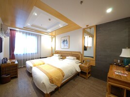 Cubrecamas, decoración personalizada, cortinas blackout y wifi gratis 